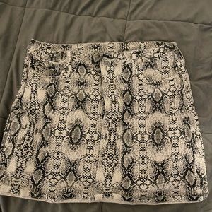 Super cute tight stretchy skirt